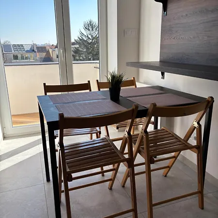 Soukromy V Tripokojovem Byte - Private In Three Flat